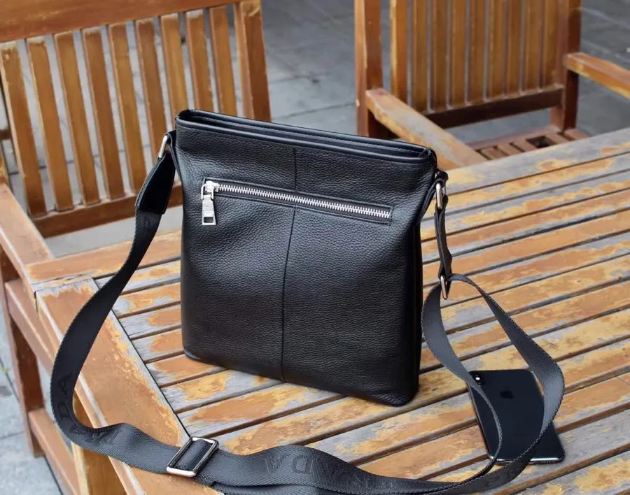 【2026】【PRADA  公式旗艦店】プラダ  ショルダーバッグ 当日出荷 好評に付き再入荷25*27*5CM