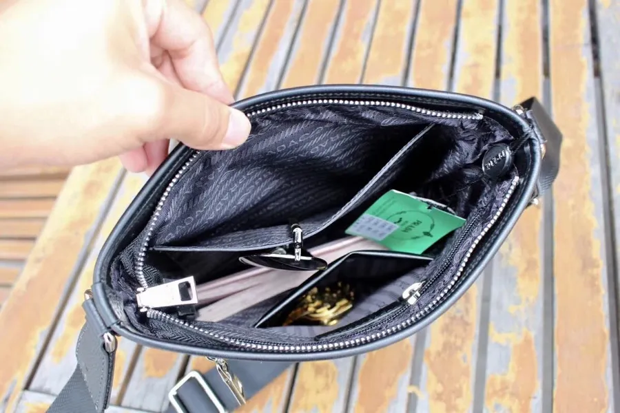 【2026】【PRADA  公式旗艦店】プラダ  ショルダーバッグ 当日出荷 好評に付き再入荷25*27*5CM