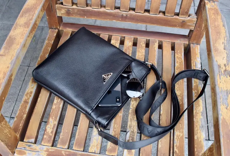 【2026】【PRADA  公式旗艦店】プラダ  ショルダーバッグ 当日出荷 好評に付き再入荷25*27*5CM