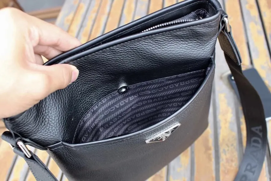 【2026】【PRADA  公式旗艦店】プラダ  ショルダーバッグ 当日出荷 好評に付き再入荷25*27*5CM