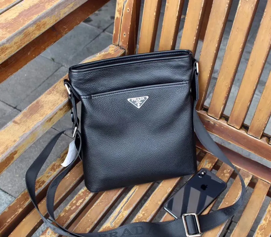 【2026】【PRADA  公式旗艦店】プラダ  ショルダーバッグ 当日出荷 好評に付き再入荷25*27*5CM