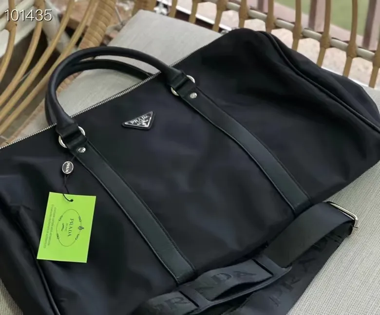【2026】【PRADA  公式旗艦店】プラダ  旅行かばん 当日出荷 好評に付き再入荷！46*26CM