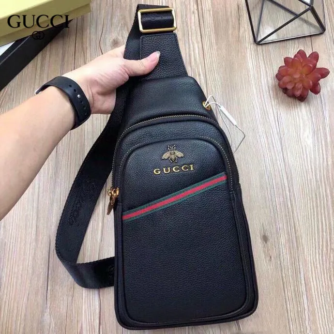 【2026】【GUCCI 公式 旗艦店】クッチ  胸ポケット 当日出荷 好評に付き再入荷！28*18*7CM