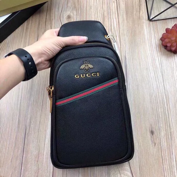 【2026】【GUCCI 公式 旗艦店】クッチ  胸ポケット 当日出荷 好評に付き再入荷！28*18*7CM