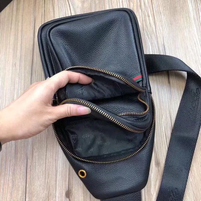 【2026】【GUCCI 公式 旗艦店】クッチ  胸ポケット 当日出荷 好評に付き再入荷！28*18*7CM