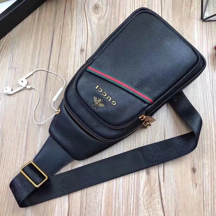 【2026】【GUCCI 公式 旗艦店】クッチ  胸ポケット 当日出荷 好評に付き再入荷！28*18*7CM