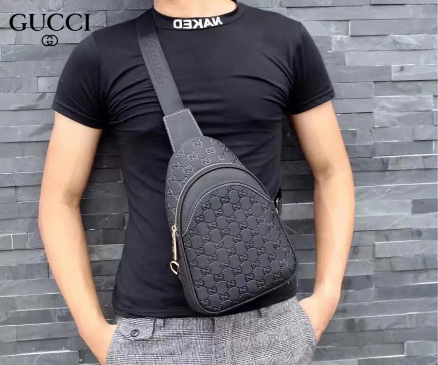 【2026】【GUCCI 公式 旗艦店】クッチ  胸ポケット 当日出荷 好評に付き再入荷！19*20*5CM