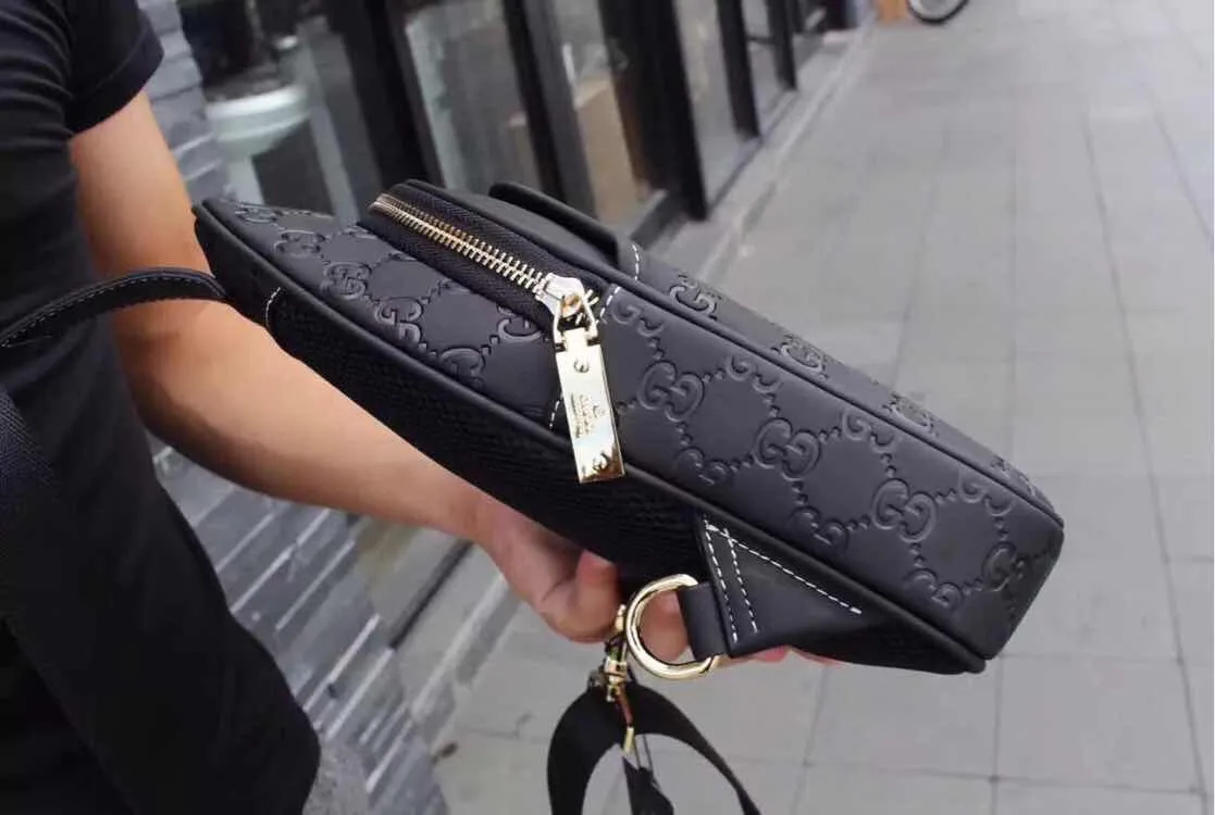【2026】【GUCCI 公式 旗艦店】クッチ  胸ポケット 当日出荷 好評に付き再入荷！19*20*5CM