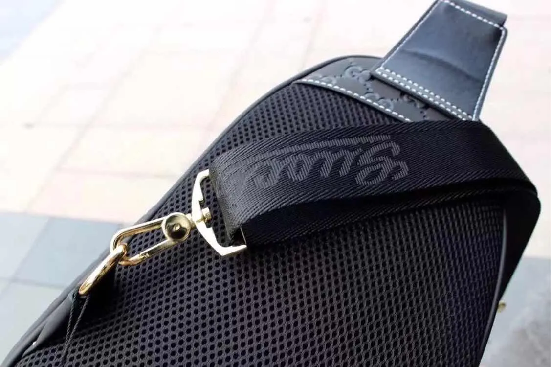 【2026】【GUCCI 公式 旗艦店】クッチ  胸ポケット 当日出荷 好評に付き再入荷！19*20*5CM