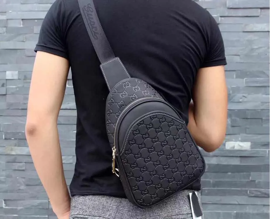【2026】【GUCCI 公式 旗艦店】クッチ  胸ポケット 当日出荷 好評に付き再入荷！19*20*5CM