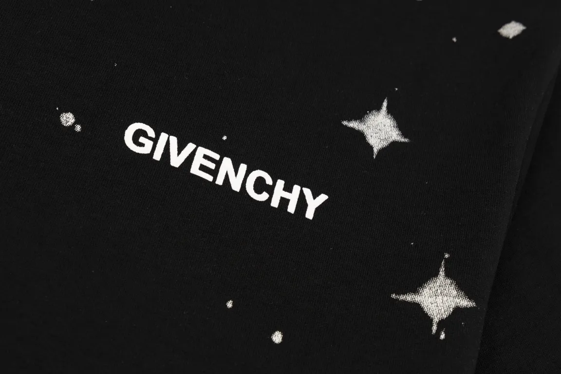 【2026】【GIVENCHY 公式旗艦店】ジバンシー   Tシャツ ご好評に付き再入荷！
