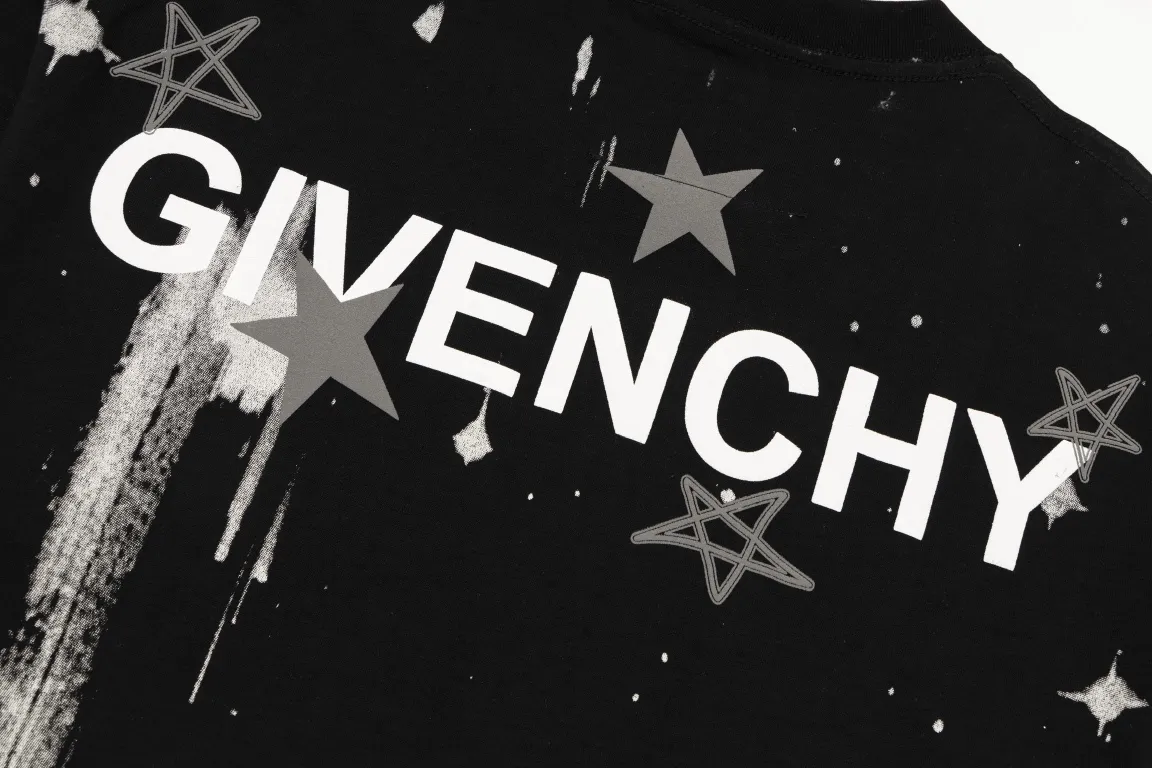 【2026】【GIVENCHY 公式旗艦店】ジバンシー   Tシャツ ご好評に付き再入荷！