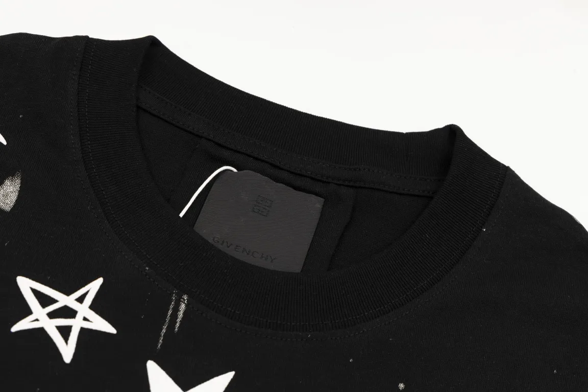 【2026】【GIVENCHY 公式旗艦店】ジバンシー   Tシャツ ご好評に付き再入荷！