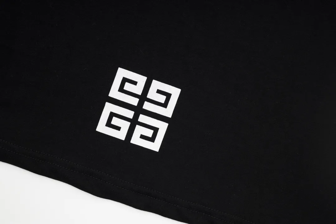 【2026】【GIVENCHY 公式旗艦店】ジバンシー   Tシャツ ご好評に付き再入荷！