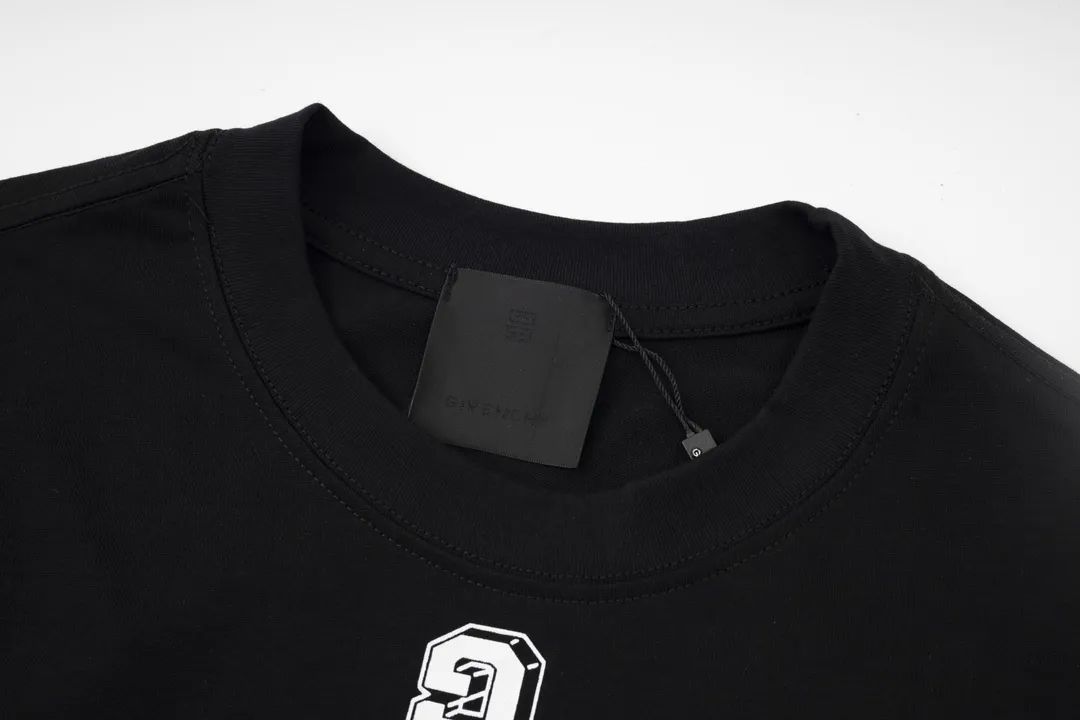 【2026】【GIVENCHY 公式旗艦店】ジバンシー   Tシャツ ご好評に付き再入荷！