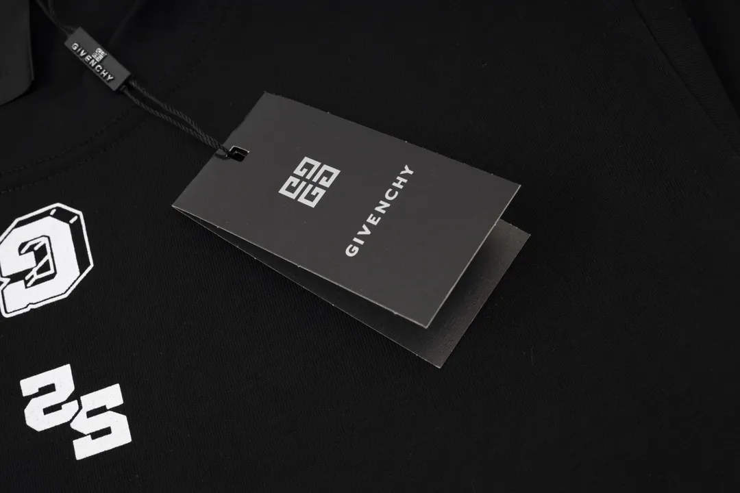 【2026】【GIVENCHY 公式旗艦店】ジバンシー   Tシャツ ご好評に付き再入荷！