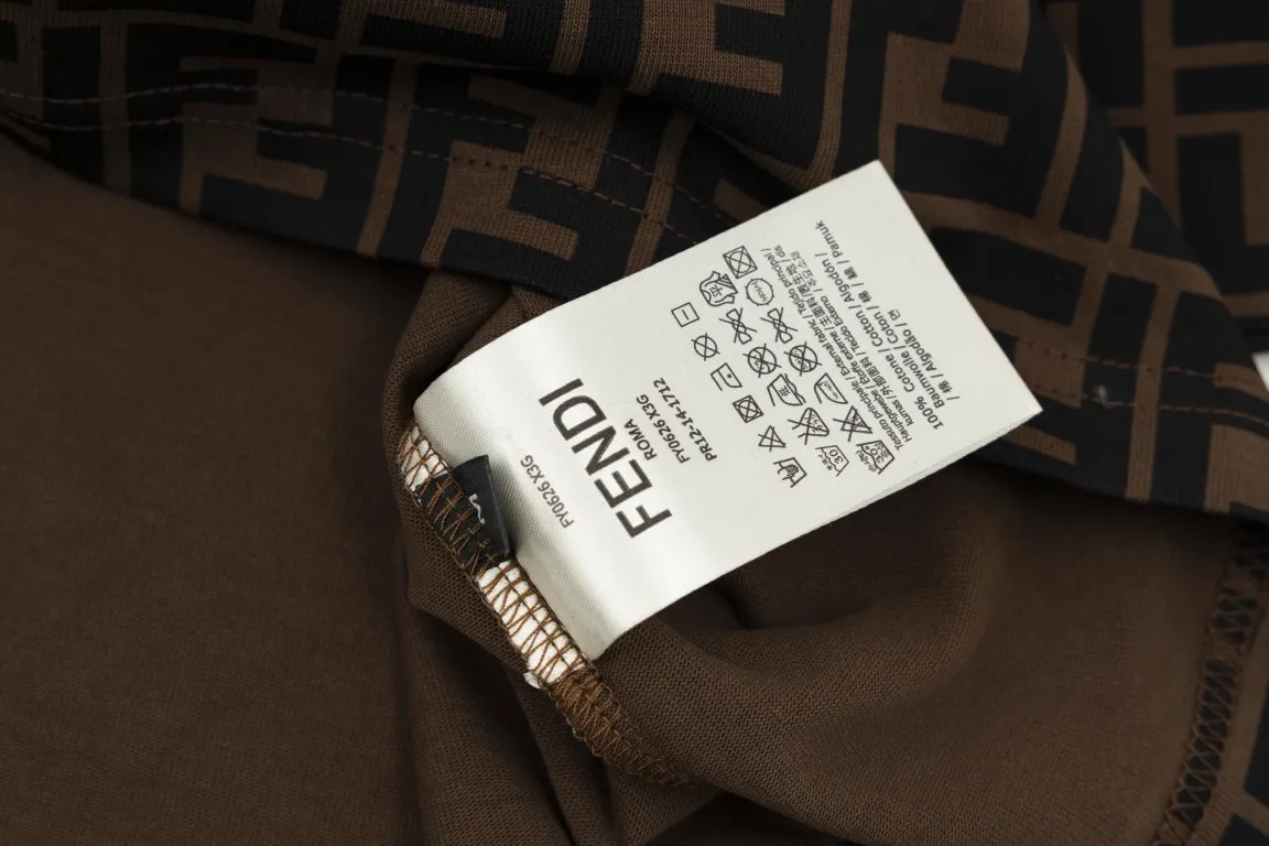 【2026】【FENDI  公式旗艦店】フェンディ   Tシャツ ご好評に付き再入荷！