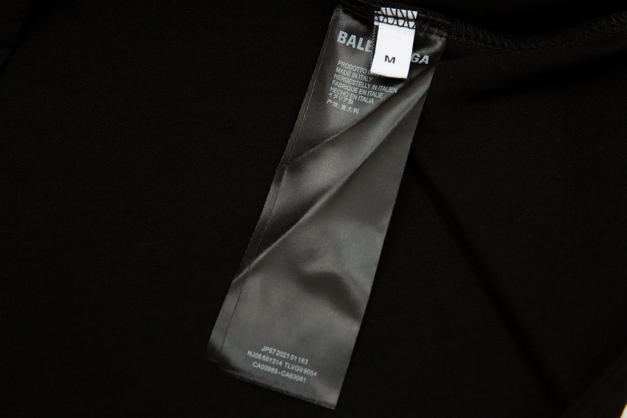 【2026】【BALENCIAGA  公式旗艦店】 バレンシアガ    Tシャツ ご好評に付き再入荷！