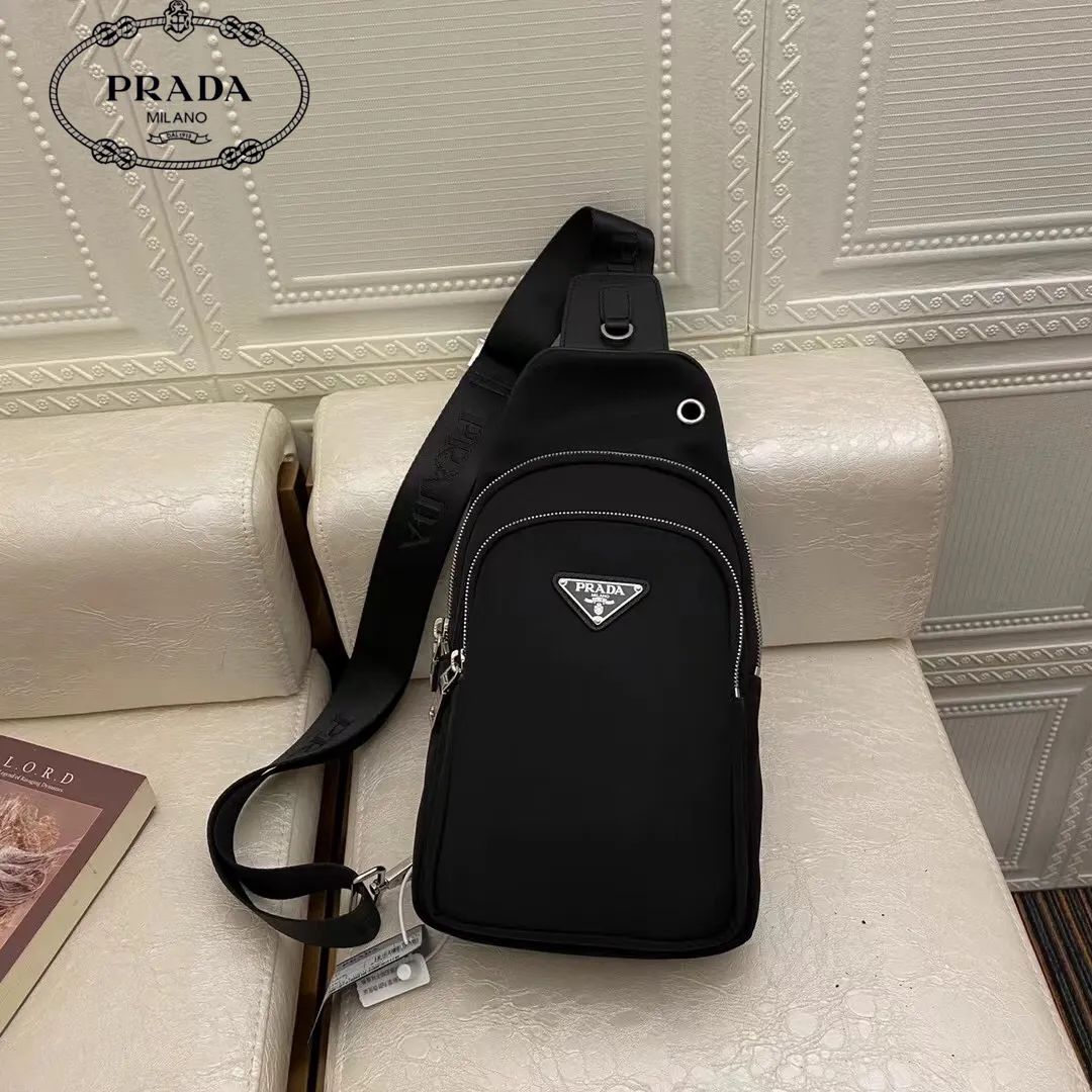 【2026】【 PRADA 公式旗艦店】プラダ   胸ポケット  当日出荷 好評に付き再入荷！29*17*6.5CM