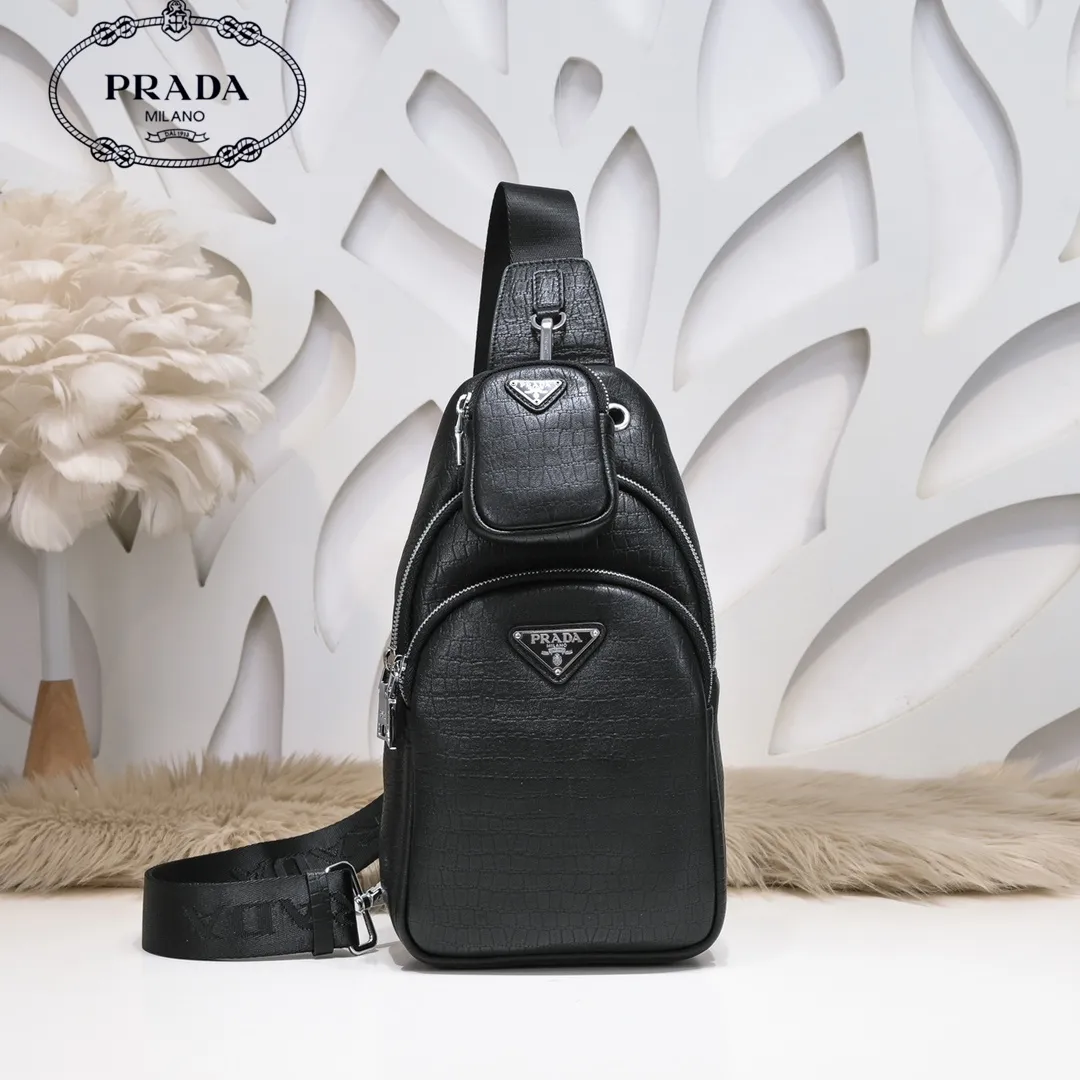 【2026】【 PRADA 公式旗艦店】プラダ   胸ポケット  当日出荷 好評に付き再入荷！27*18*7CM