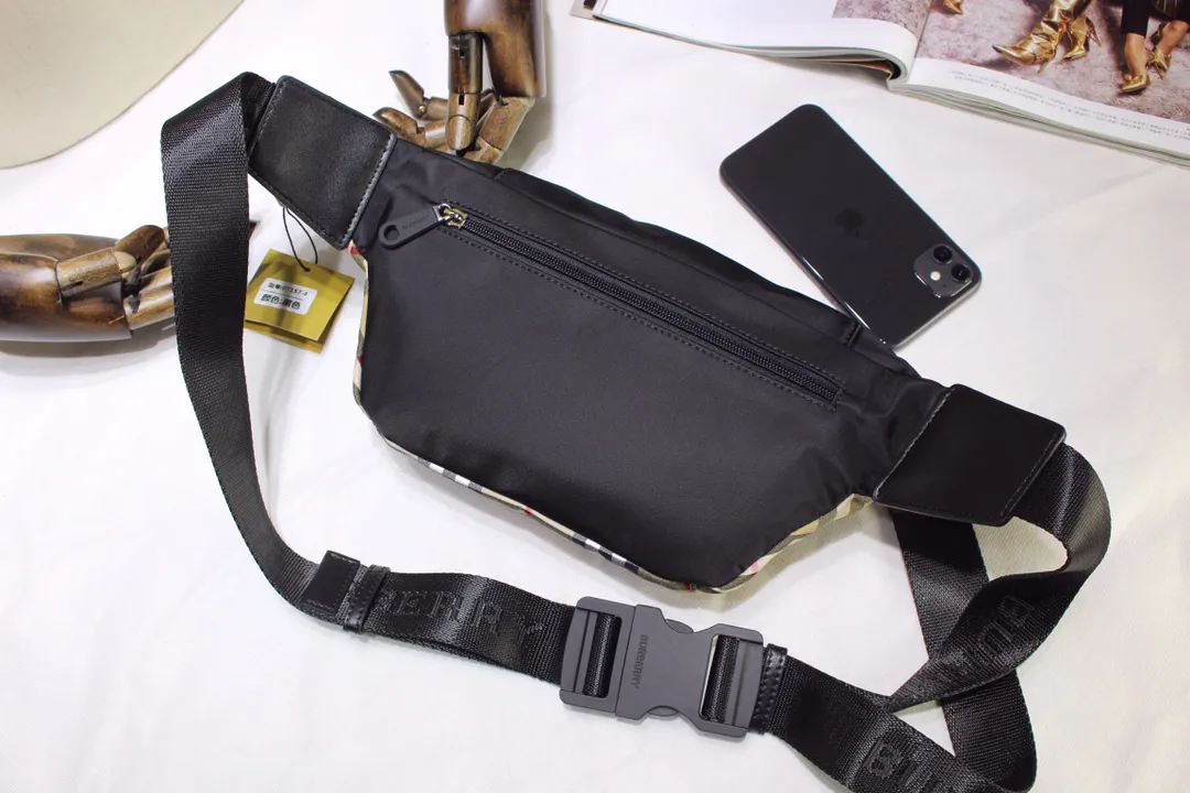 【2026】【BURBERRY  公式旗艦店】バーバリー  ウエストポーチ   当日出荷 好評に付き再入荷！31*7.5*16CM