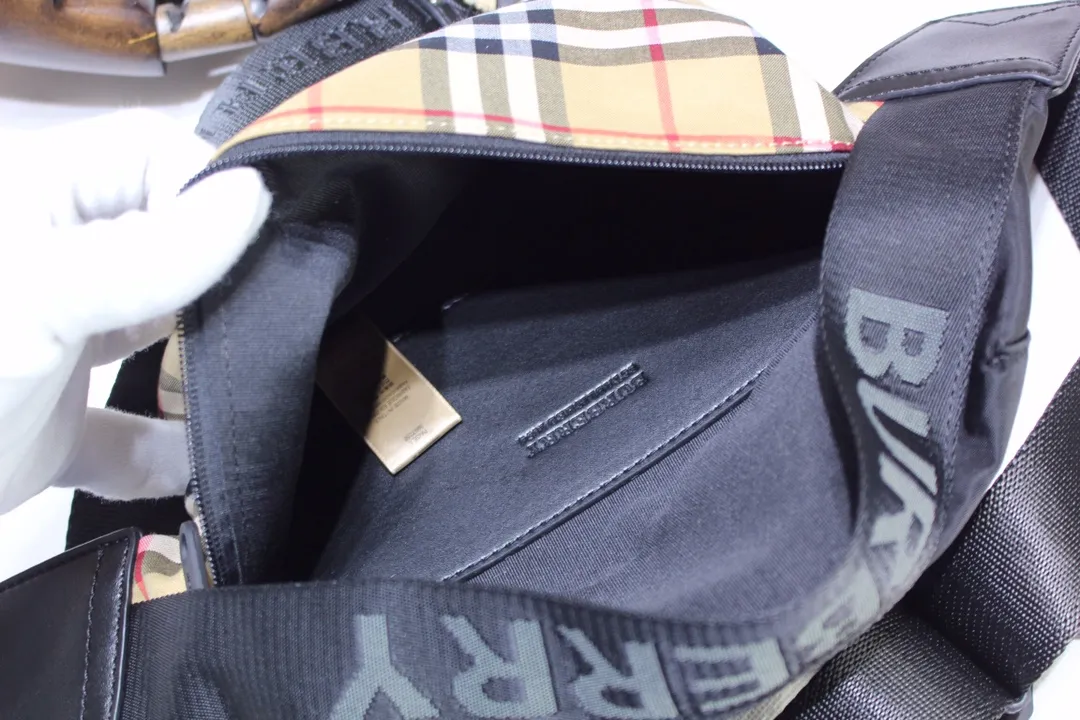 【2026】【BURBERRY  公式旗艦店】バーバリー  ウエストポーチ   当日出荷 好評に付き再入荷！31*7.5*16CM