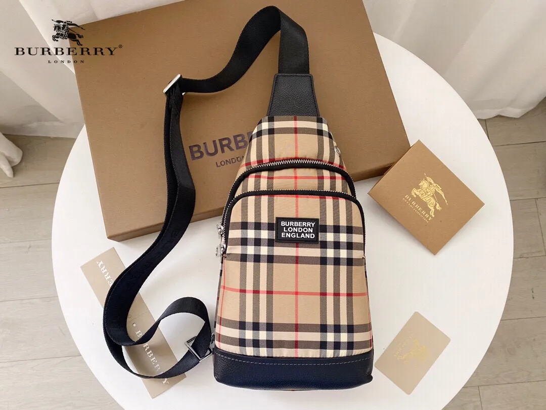 【2026】【BURBERRY  公式旗艦店】バーバリー  胸ポケット 当日出荷 好評に付き再入荷！30*17.5*5CM