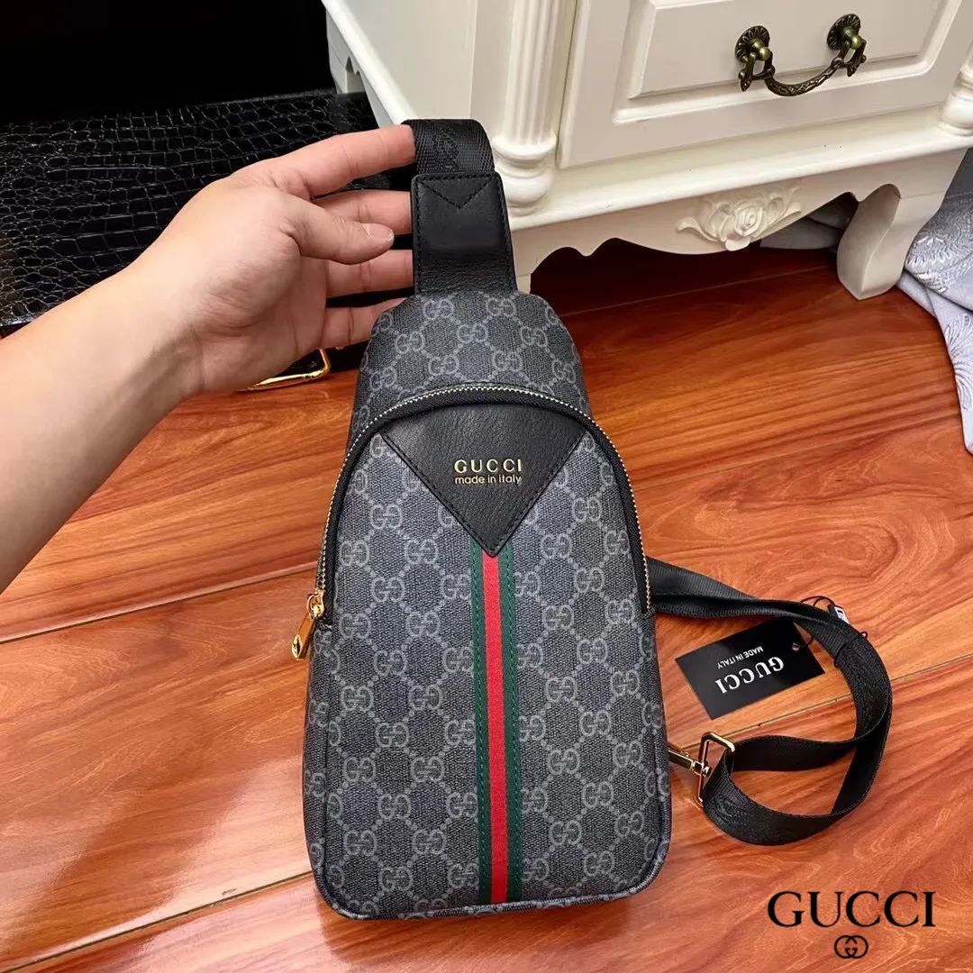 【2026】【GUCCI   公式旗艦店】クッチ  胸ポケット 当日出荷 好評に付き再入荷！17*30*6CM