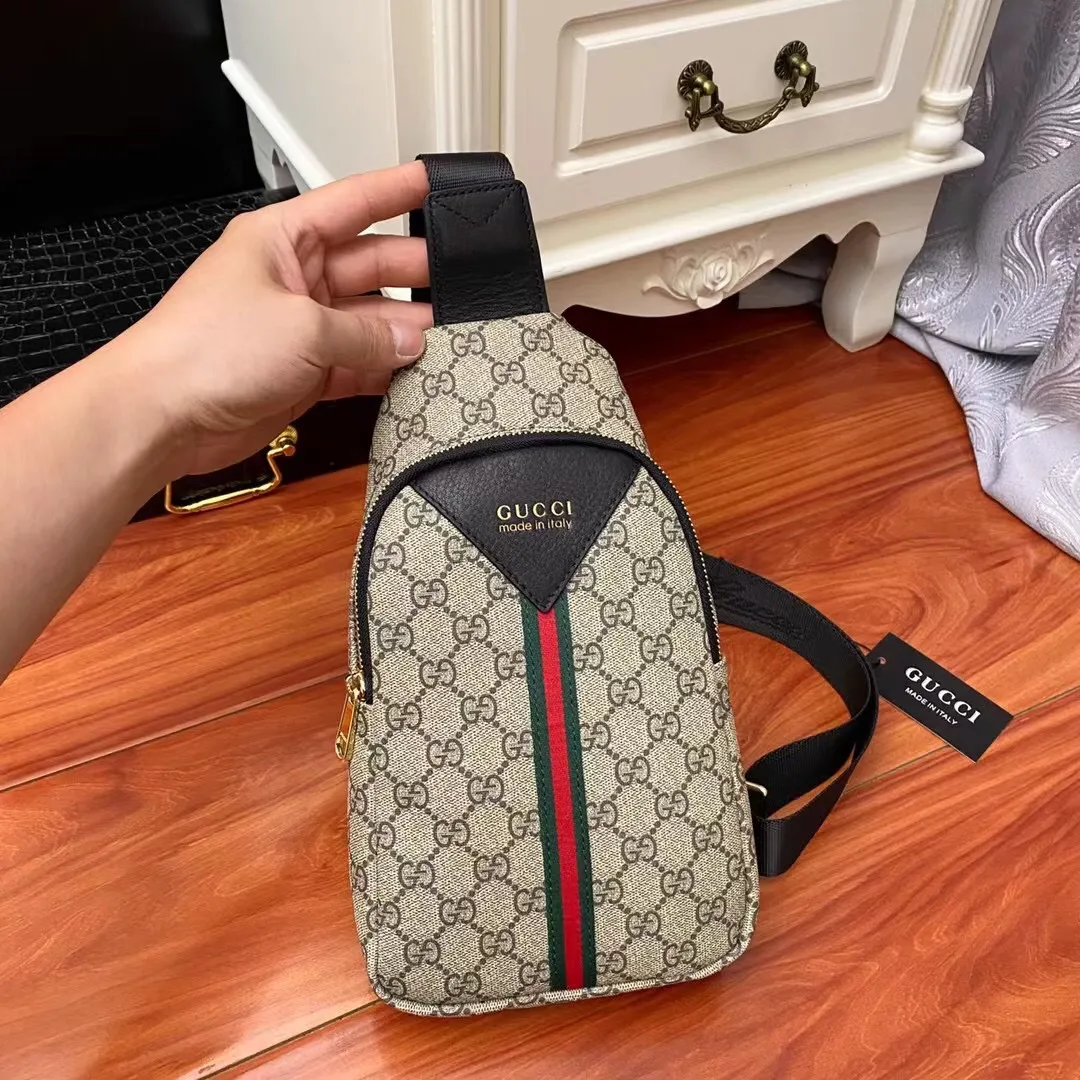 【2026】【GUCCI   公式旗艦店】クッチ  胸ポケット 当日出荷 好評に付き再入荷！17*30*6CM