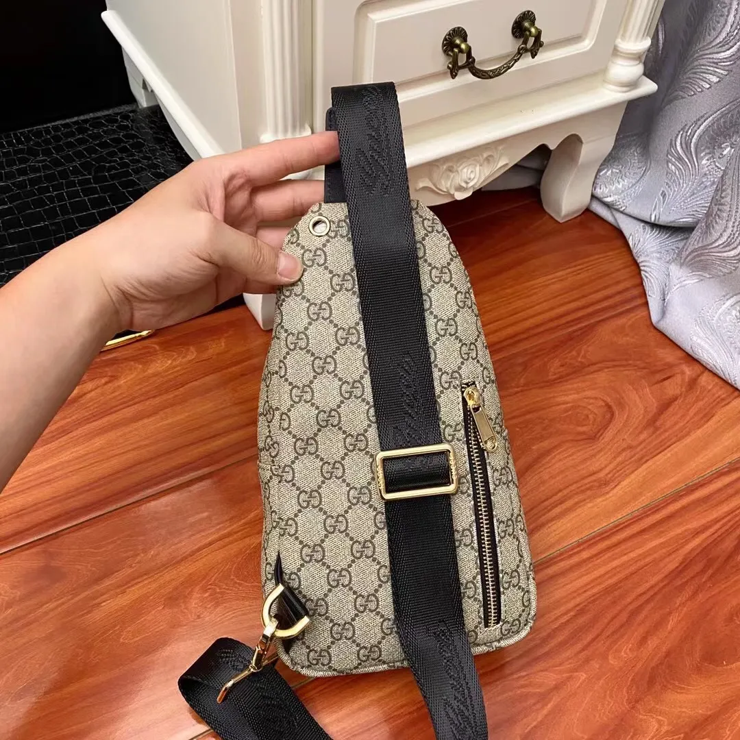 【2026】【GUCCI   公式旗艦店】クッチ  胸ポケット 当日出荷 好評に付き再入荷！17*30*6CM