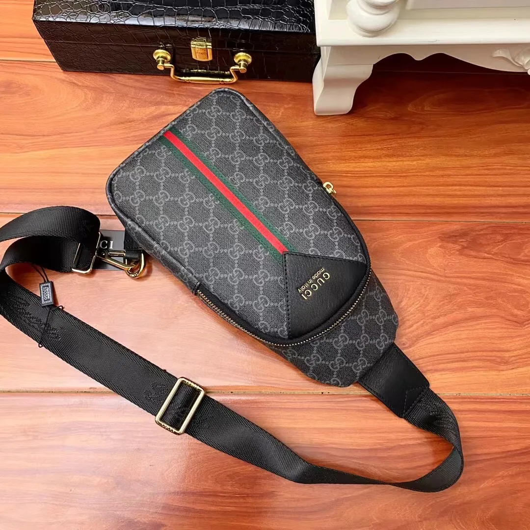 【2026】【GUCCI   公式旗艦店】クッチ  胸ポケット 当日出荷 好評に付き再入荷！17*30*6CM