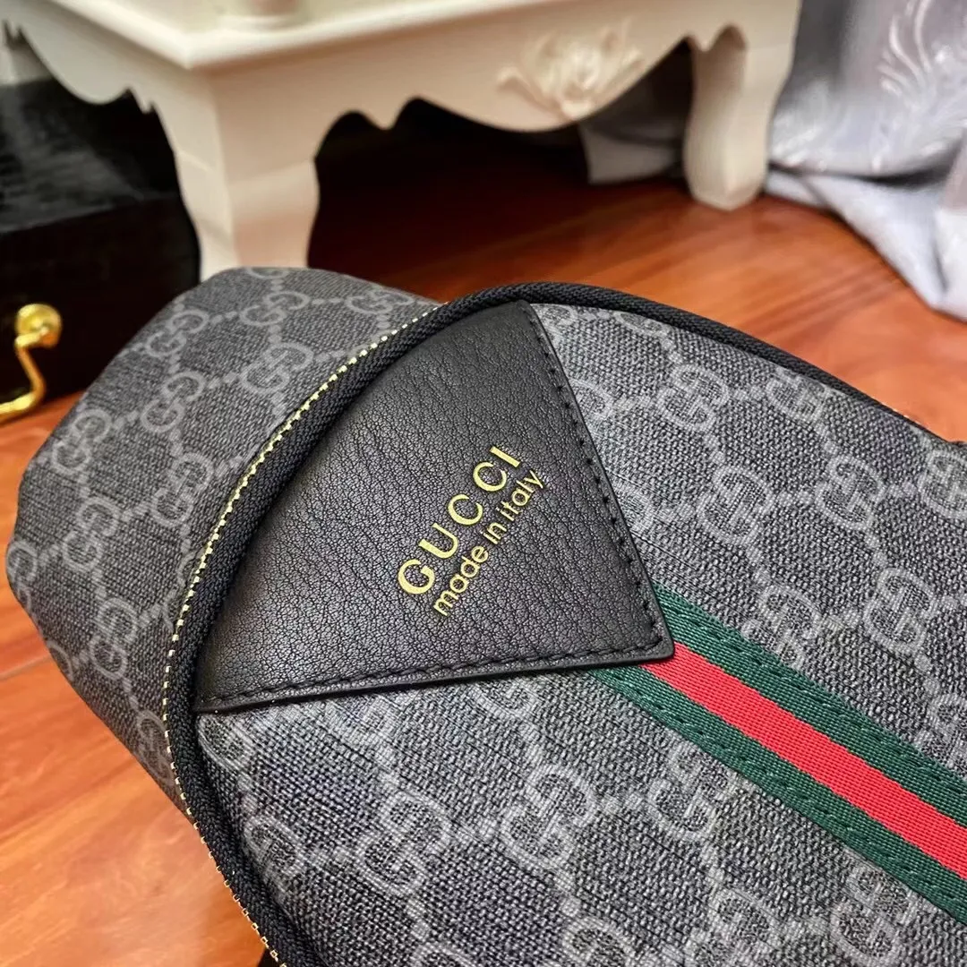 【2026】【GUCCI   公式旗艦店】クッチ  胸ポケット 当日出荷 好評に付き再入荷！17*30*6CM