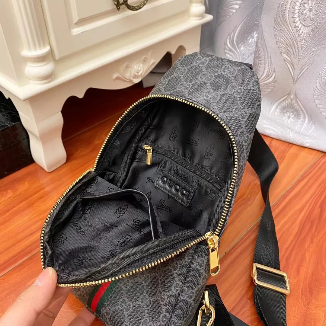 【2026】【GUCCI   公式旗艦店】クッチ  胸ポケット 当日出荷 好評に付き再入荷！17*30*6CM