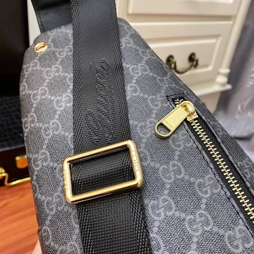 【2026】【GUCCI   公式旗艦店】クッチ  胸ポケット 当日出荷 好評に付き再入荷！17*30*6CM