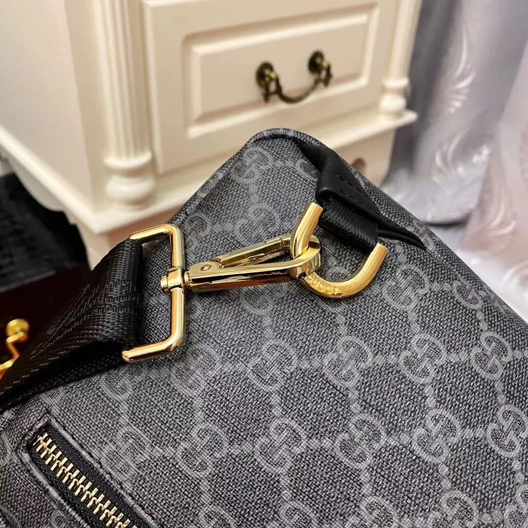 【2026】【GUCCI   公式旗艦店】クッチ  胸ポケット 当日出荷 好評に付き再入荷！17*30*6CM