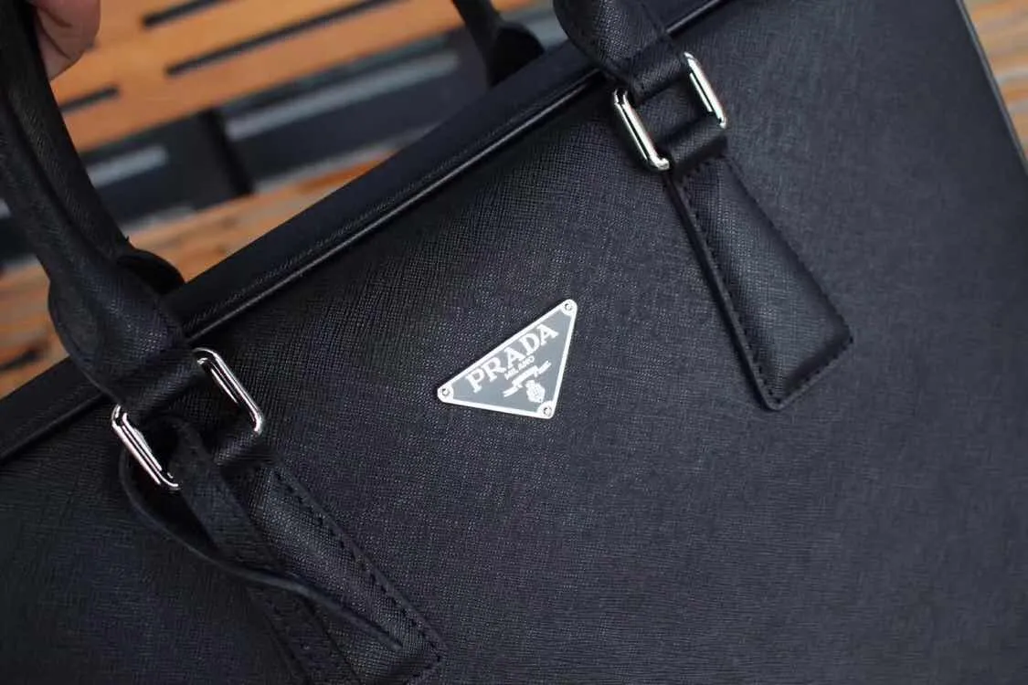 【2026】【PRADA  公式旗艦店】プラダ  ブリーフケース当日出荷 好評に付き再入荷！39*30*6.5CM
