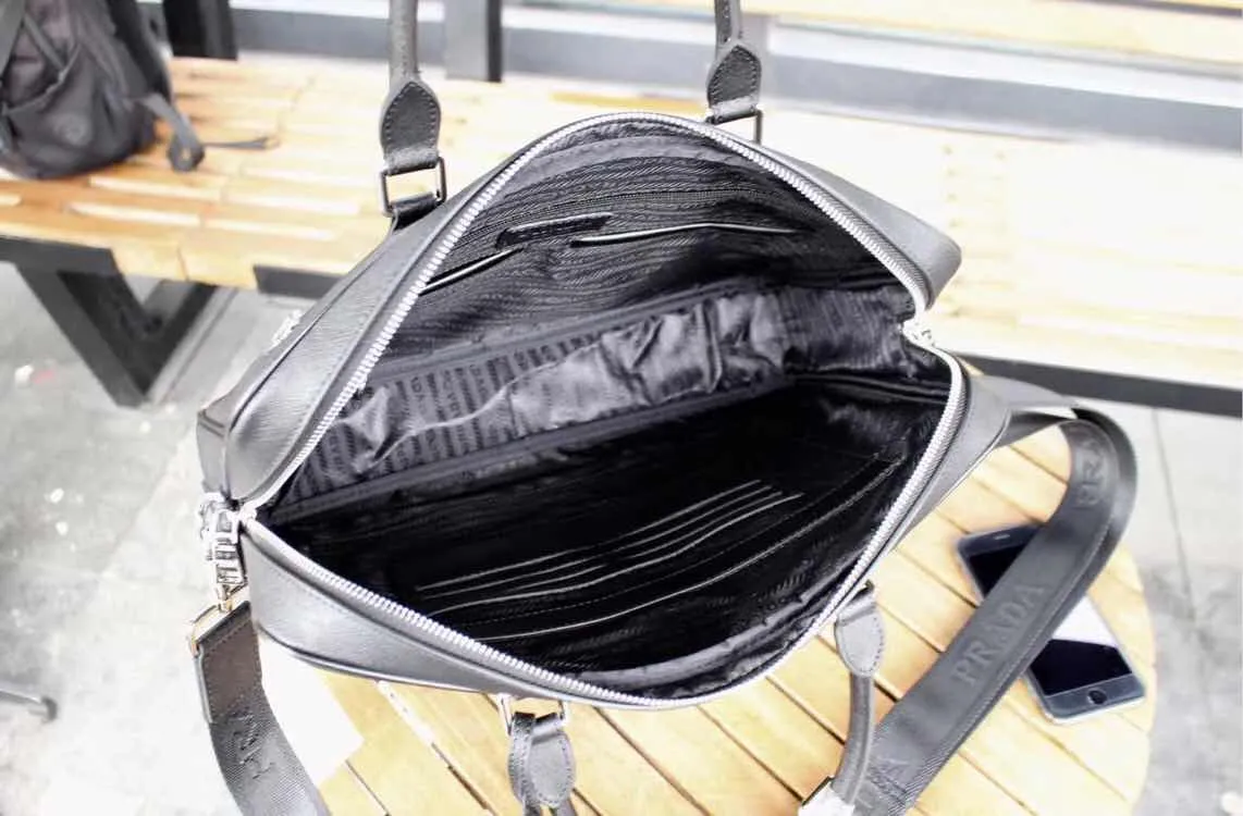 【2026】【PRADA  公式旗艦店】プラダ  ブリーフケース当日出荷 好評に付き再入荷！39*30*6.5CM