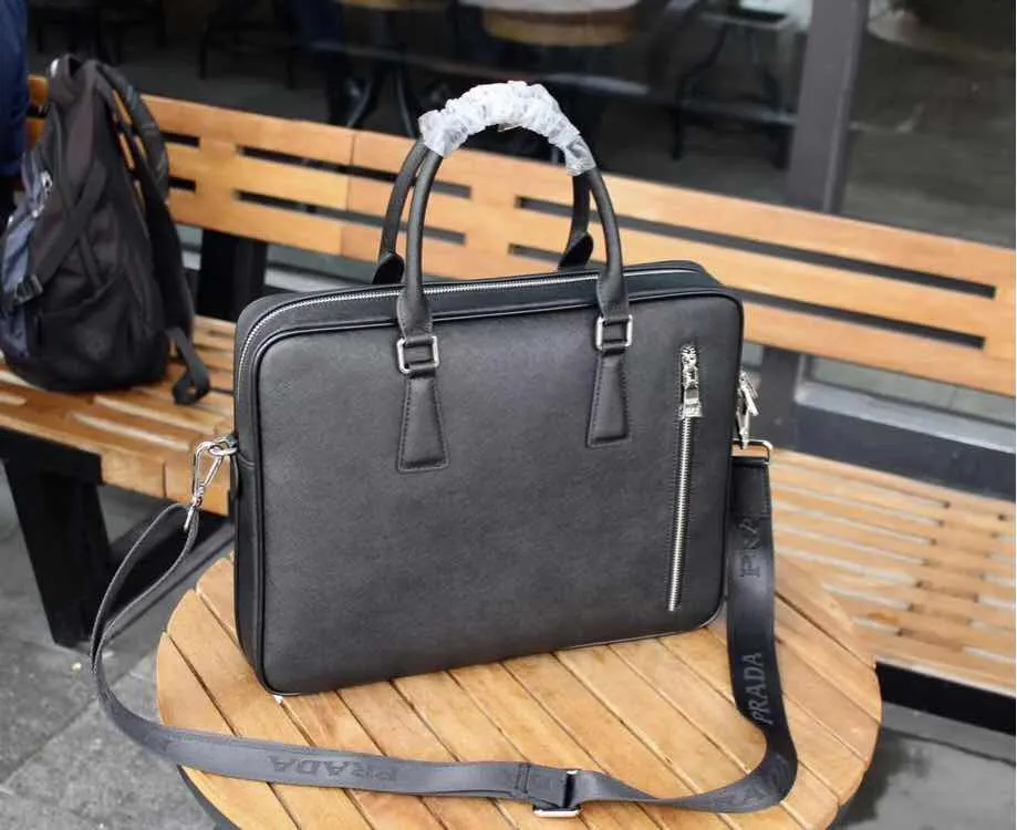 【2026】【PRADA  公式旗艦店】プラダ  ブリーフケース当日出荷 好評に付き再入荷！39*30*6.5CM