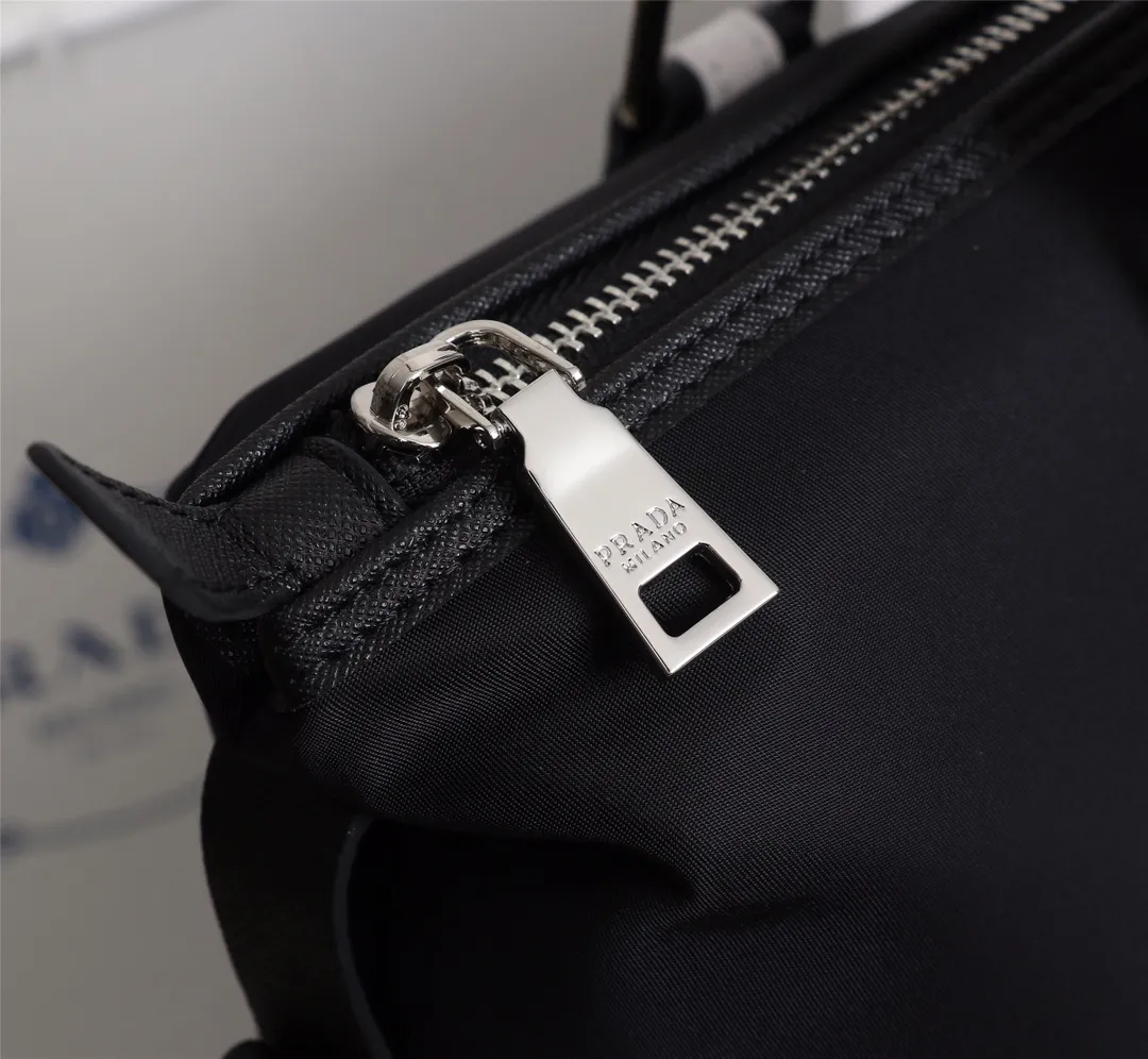 【2026】【PRADA  公式旗艦店】プラダ   ハンドバッグ  当日出荷 好評に付き再入荷！40*36*13CM