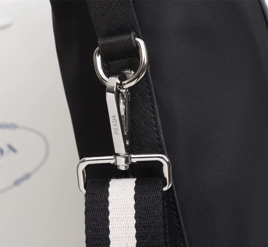【2026】【PRADA  公式旗艦店】プラダ   ハンドバッグ  当日出荷 好評に付き再入荷！40*36*13CM