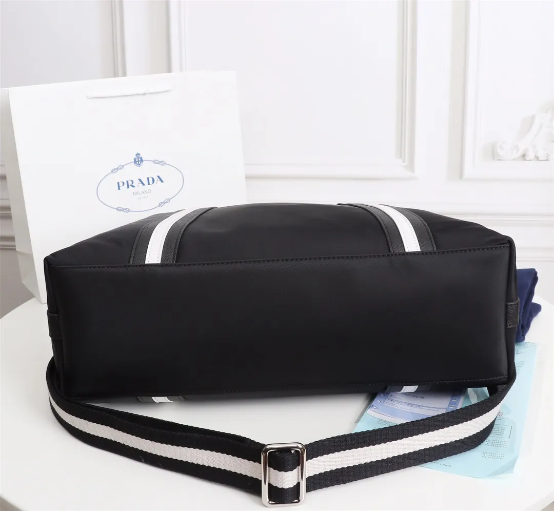 【2026】【PRADA  公式旗艦店】プラダ   ハンドバッグ  当日出荷 好評に付き再入荷！40*36*13CM