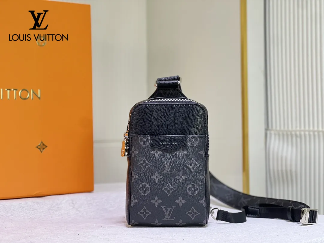 【2026】【LOUIS VUITTON  公式 旗艦店】 ルイヴィトン   胸ポケット当日出荷 好評に付き再入荷！13*21*5CM