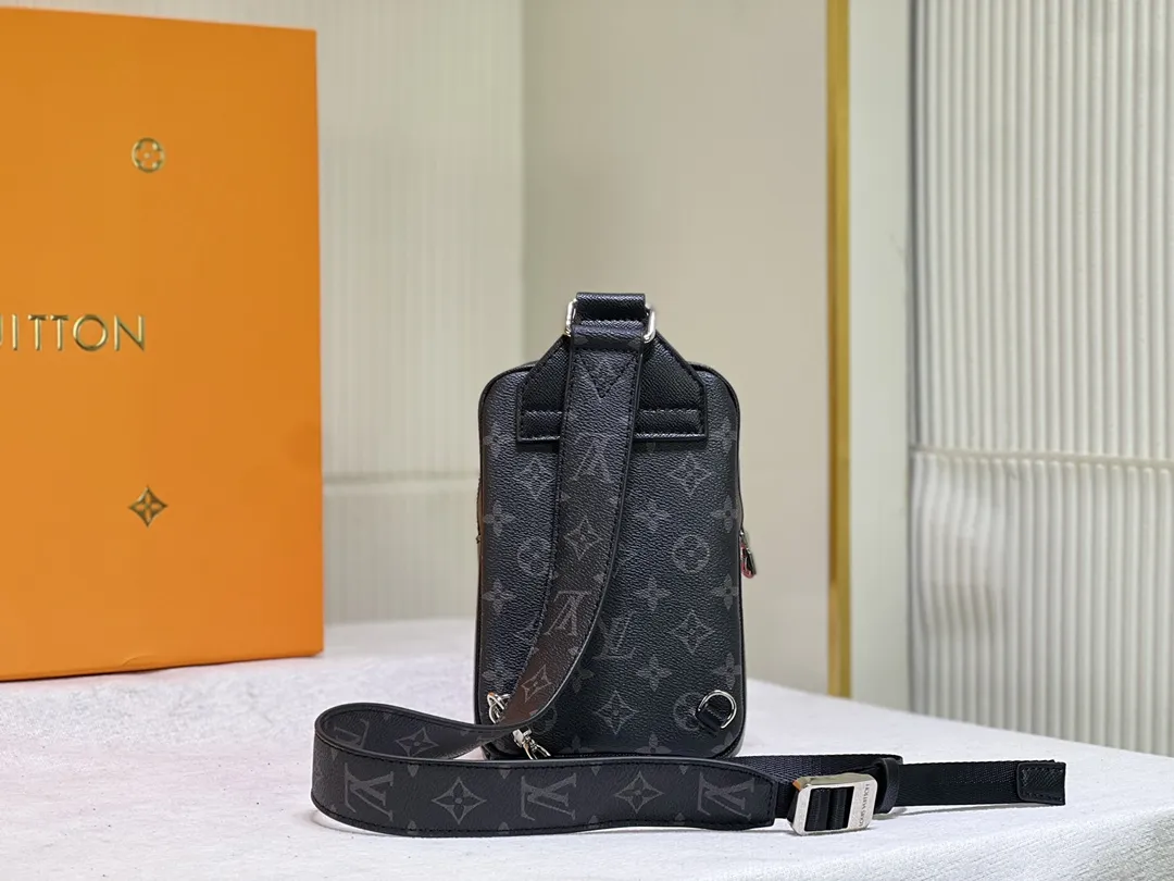 【2026】【LOUIS VUITTON  公式 旗艦店】 ルイヴィトン   胸ポケット当日出荷 好評に付き再入荷！13*21*5CM