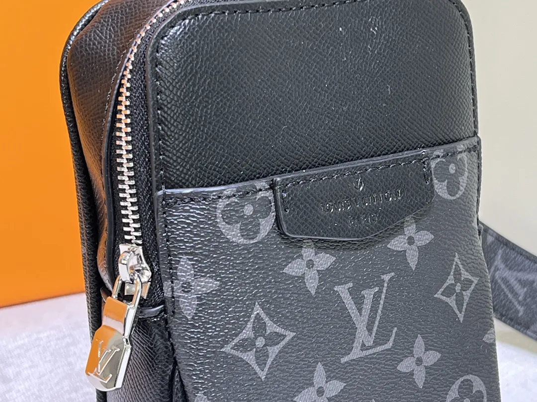 【2026】【LOUIS VUITTON  公式 旗艦店】 ルイヴィトン   胸ポケット当日出荷 好評に付き再入荷！13*21*5CM