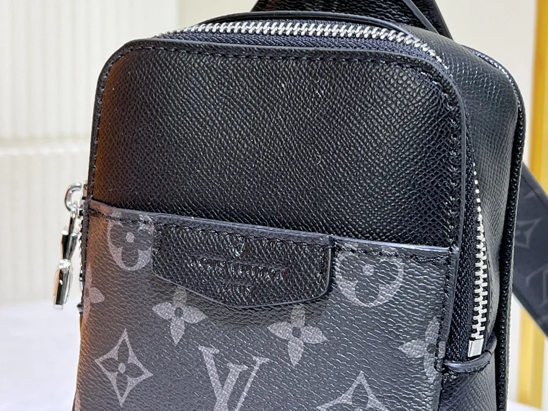 【2026】【LOUIS VUITTON  公式 旗艦店】 ルイヴィトン   胸ポケット当日出荷 好評に付き再入荷！13*21*5CM