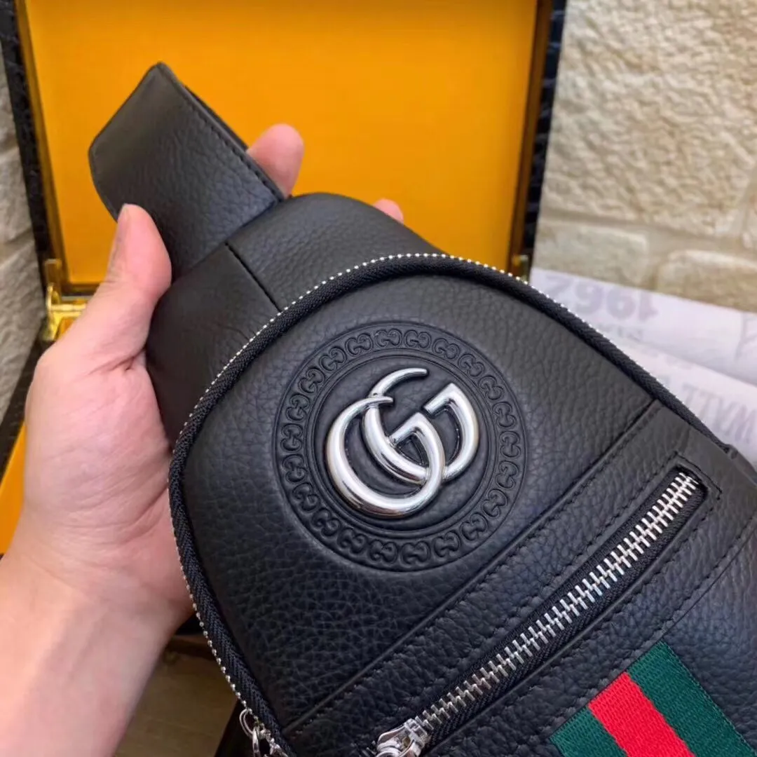 【2026】【GUCCI 公式 旗艦店】クッチ  胸ポケット当日出荷 好評に付き再入荷！30*18*7CM
