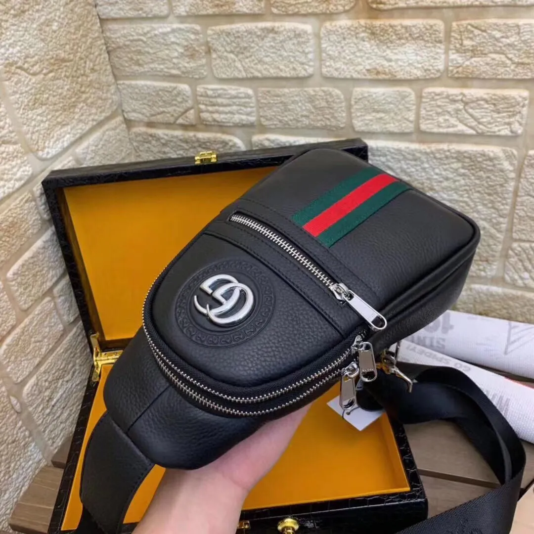 【2026】【GUCCI 公式 旗艦店】クッチ  胸ポケット当日出荷 好評に付き再入荷！30*18*7CM