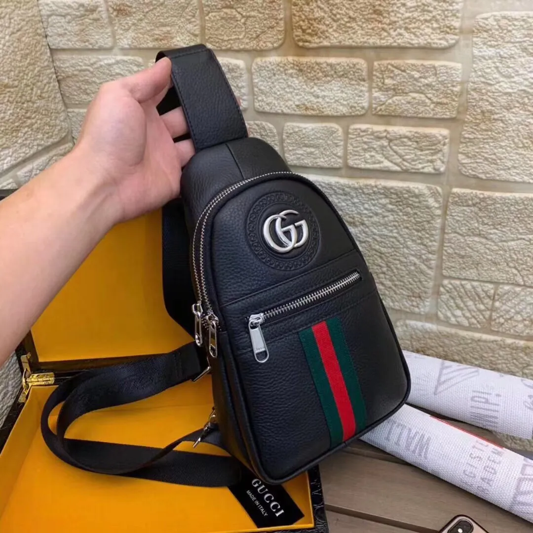 【2026】【GUCCI 公式 旗艦店】クッチ  胸ポケット当日出荷 好評に付き再入荷！30*18*7CM