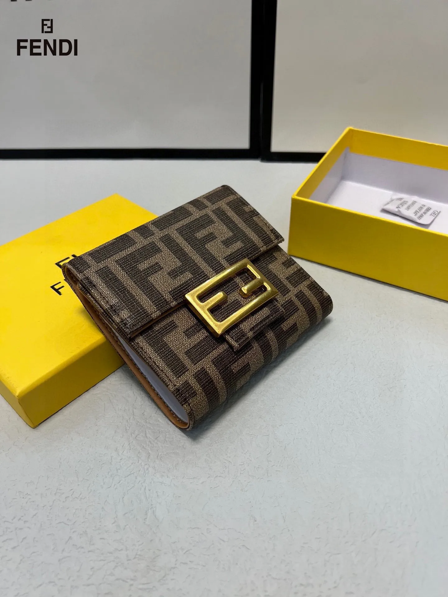 【2026】【FENDI 公式 旗艦店】フェンディ  財布   当日出荷 好評に付き再入荷！11*10cm
