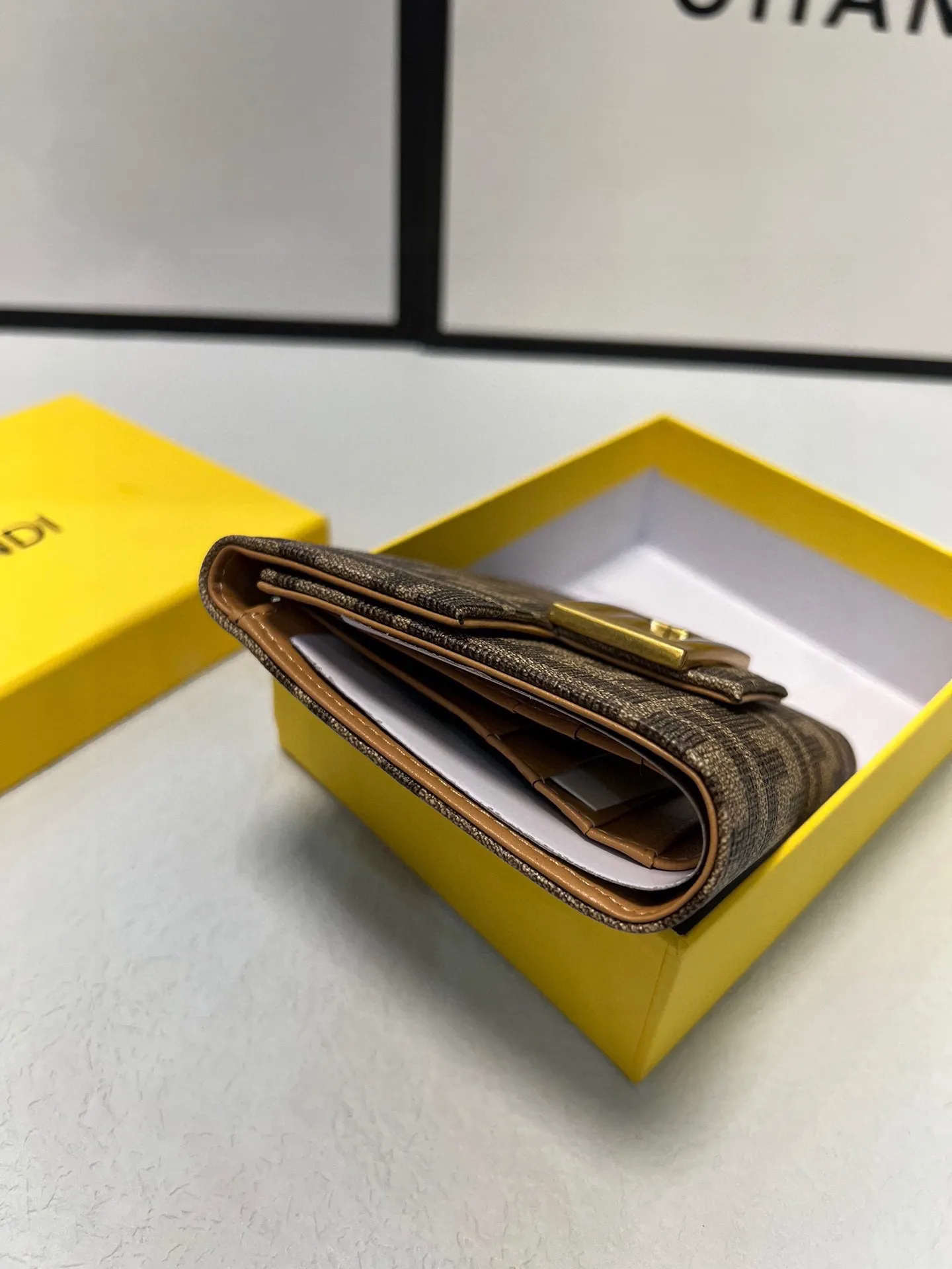 【2026】【FENDI 公式 旗艦店】フェンディ  財布   当日出荷 好評に付き再入荷！11*10cm